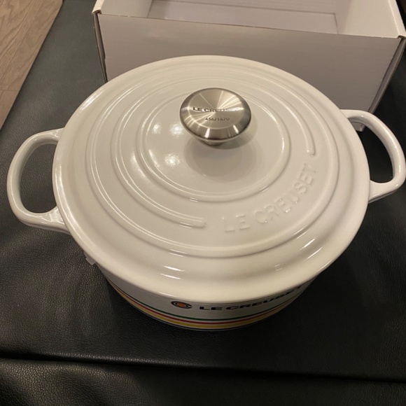 Le Creuset x HBC multistripe Special Edition 5.3L round French Oven - Picture 5 of 11